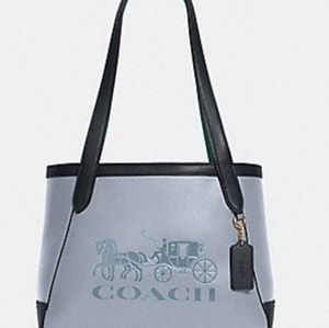 Coach horse and carriage tote